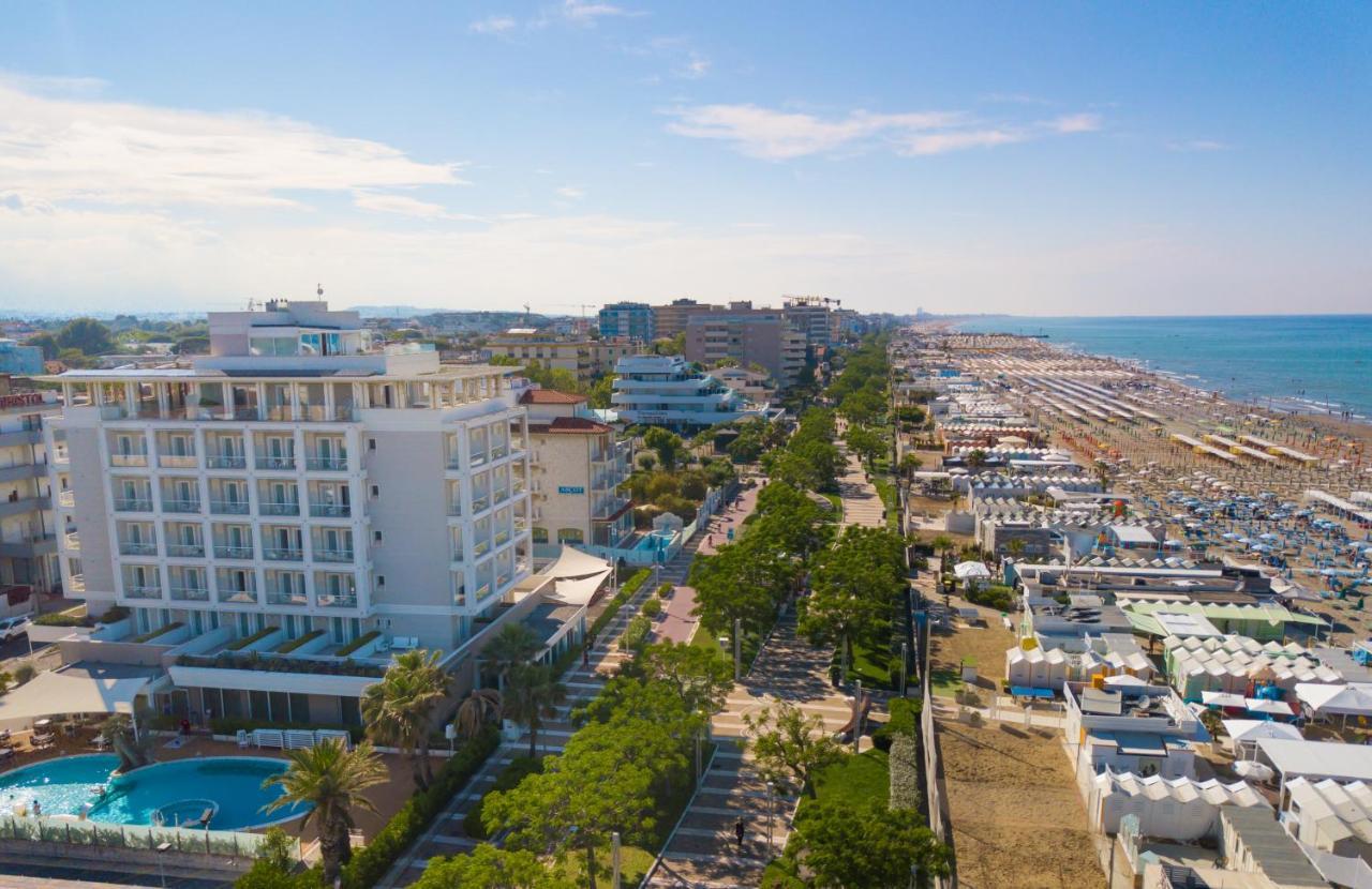 Hotel Ambasciatori Riccione Esterno foto