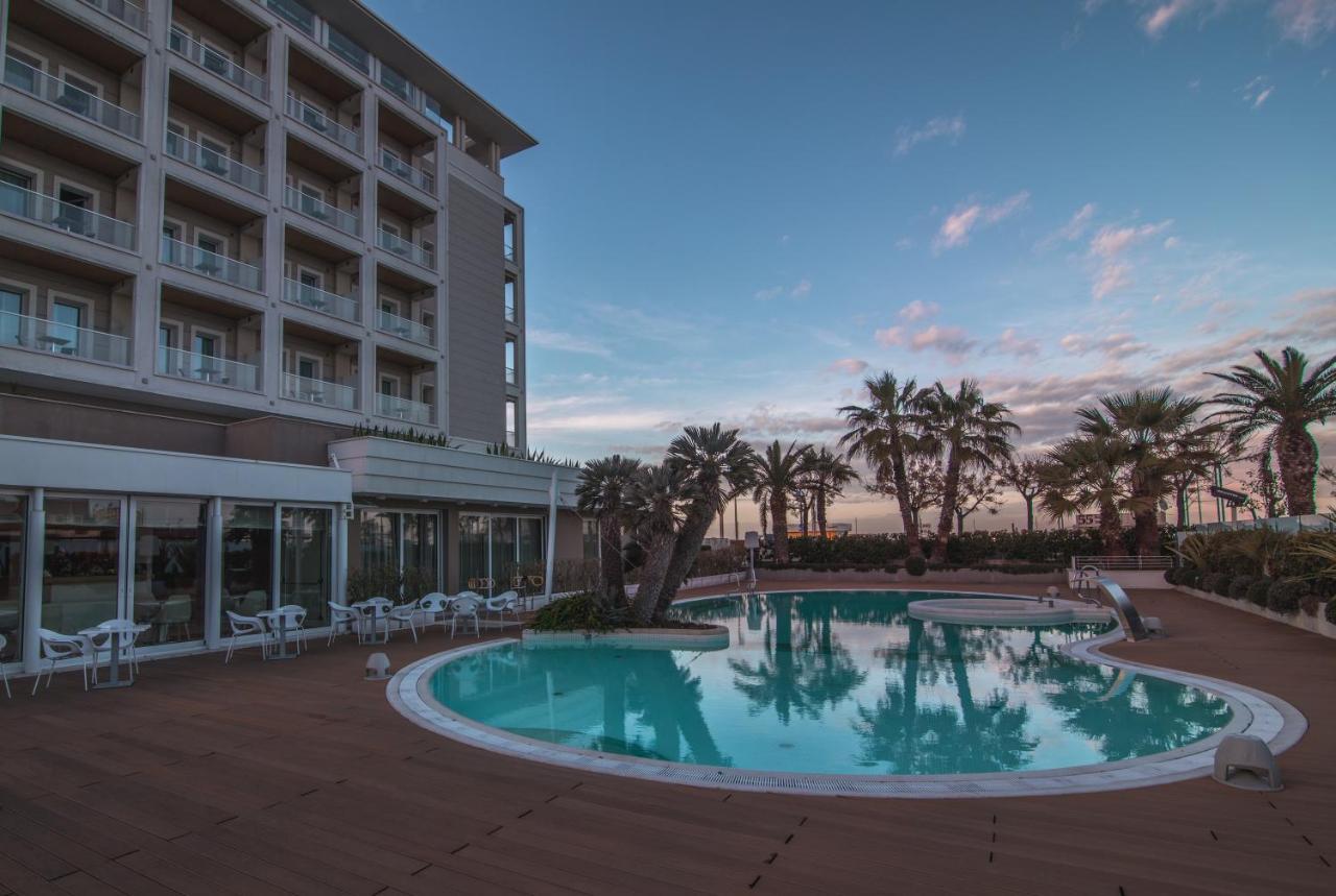 Hotel Ambasciatori Riccione Esterno foto