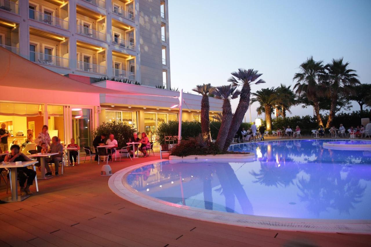 Hotel Ambasciatori Riccione Esterno foto