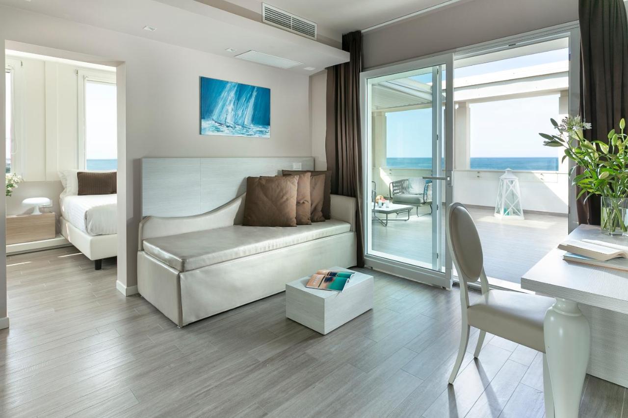 Hotel Ambasciatori Riccione Esterno foto