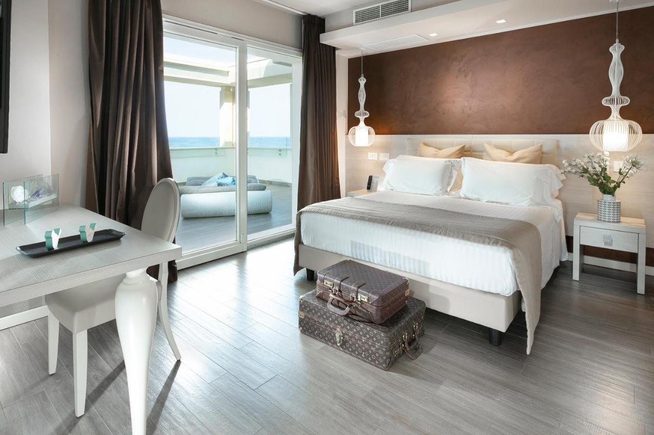 Hotel Ambasciatori Riccione Esterno foto