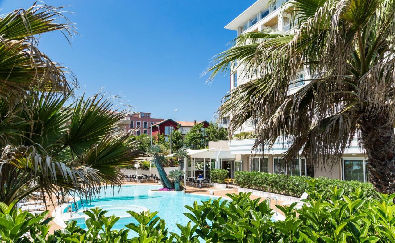 Hotel Ambasciatori Riccione Esterno foto