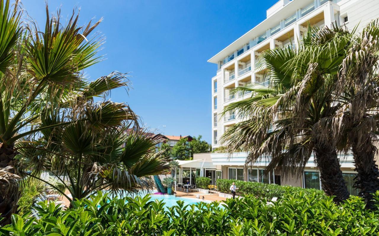 Hotel Ambasciatori Riccione Esterno foto