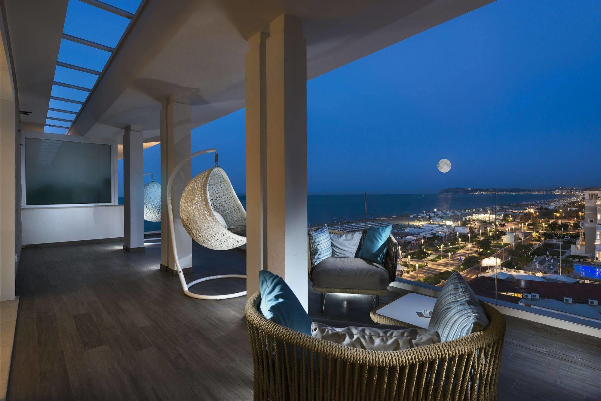 Hotel Ambasciatori Riccione Esterno foto